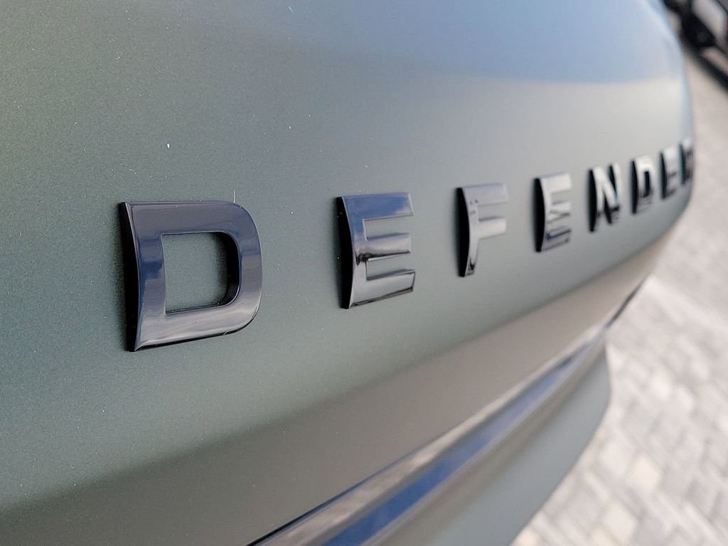 New 2026 Woolstone Green Land Rover X-Dynamic SE image 8