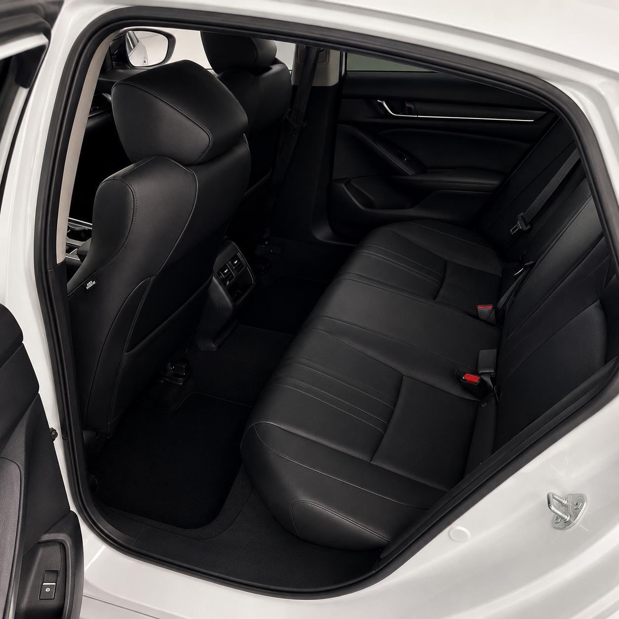 Used 2022 Platinum White Pearl Honda Sport SE image 10