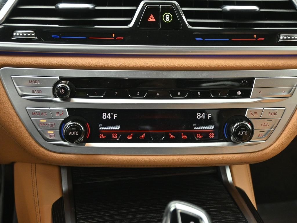 2022 BMW 750LI - Image 12