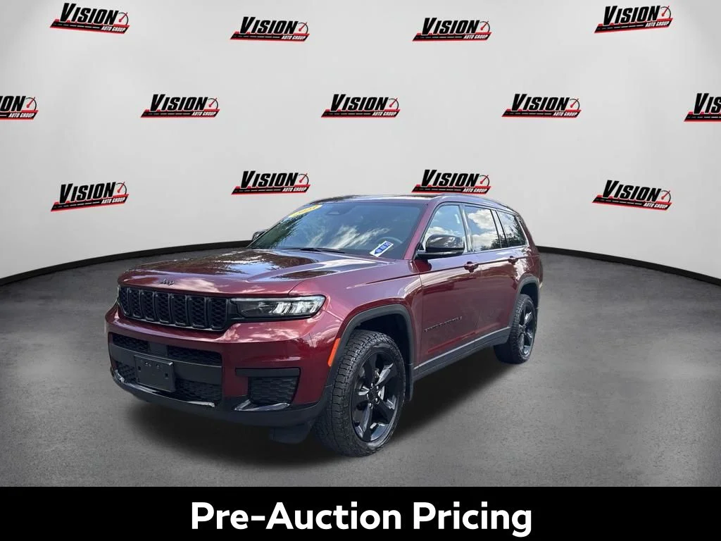 Used 2023 Red Jeep Altitude image 1