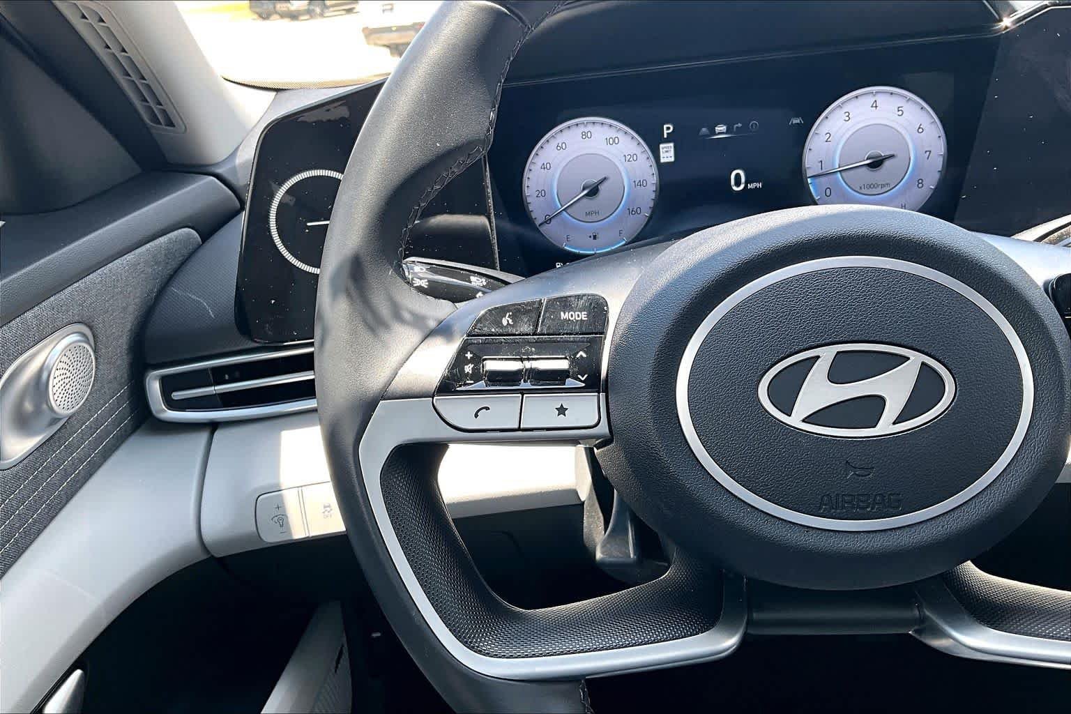 2025 Hyundai Elantra Limited - Photo 21