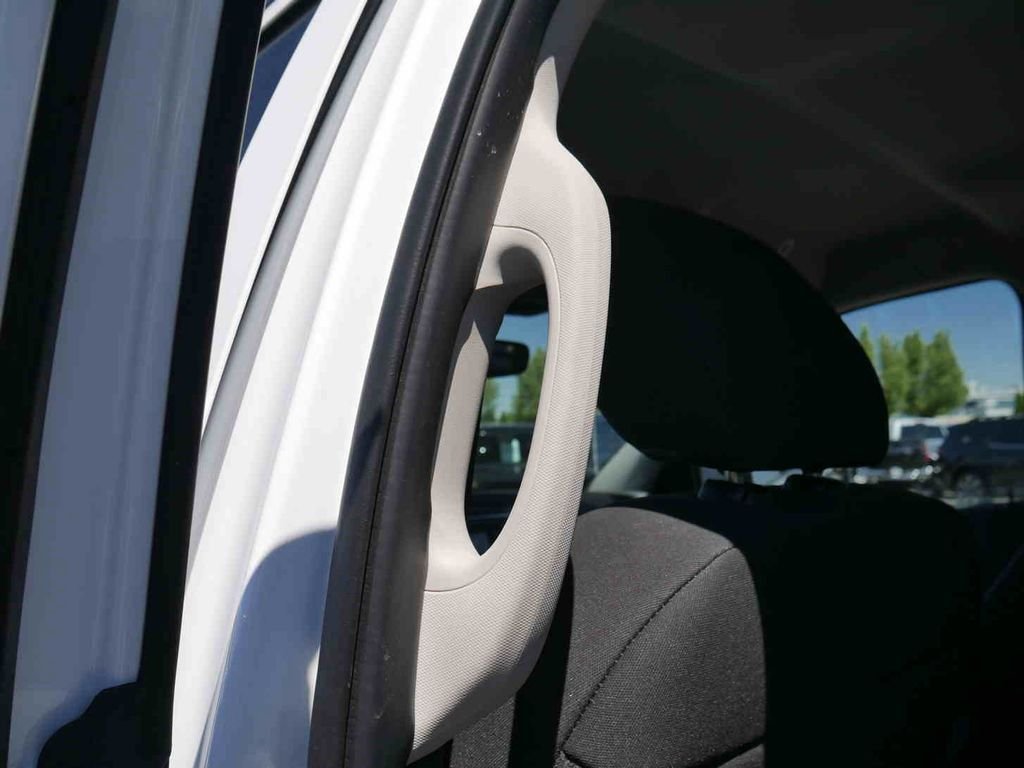 Used 2023 White Ram SLT image 19