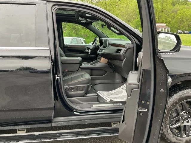 Used 2022 Black Chevrolet High Country image 41