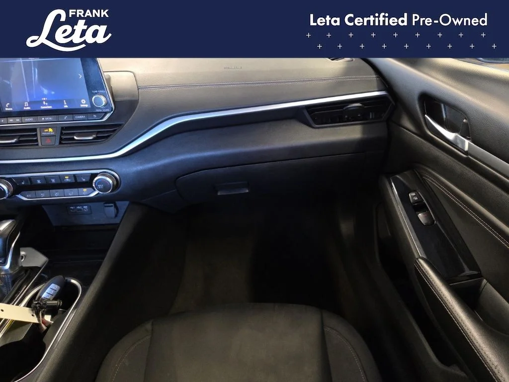 Used 2022 Black Nissan 2.5 SV image 19