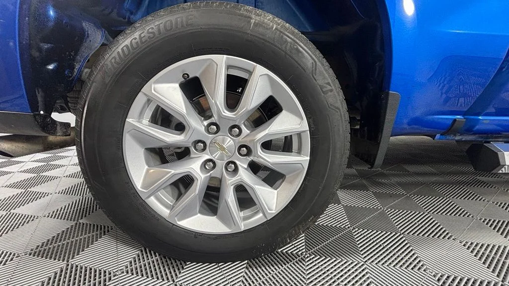 Used 2023 Blue Chevrolet Custom image 21