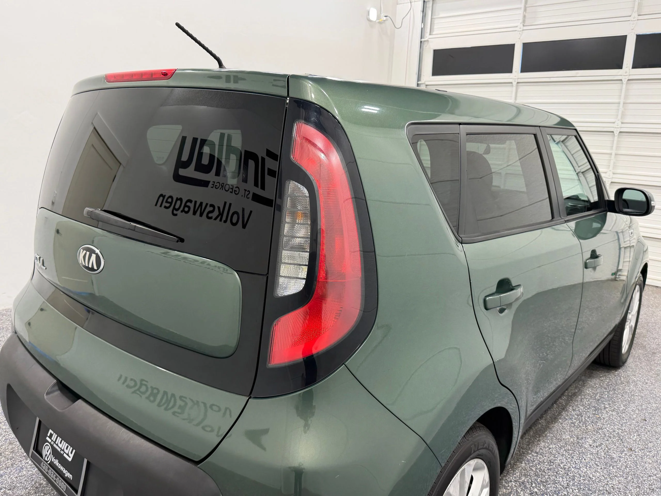 Used 2014 Green Kia Plus image 17