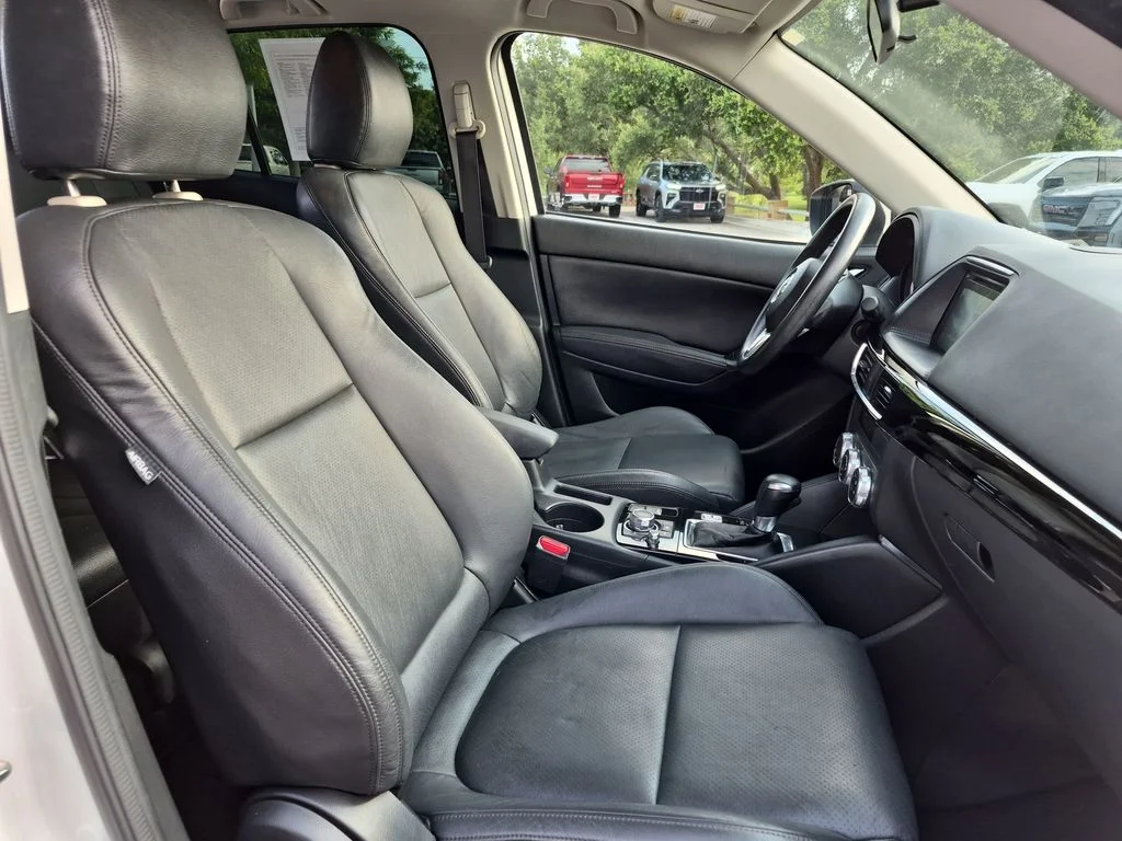 Used 2016 White Mazda Sport image 35