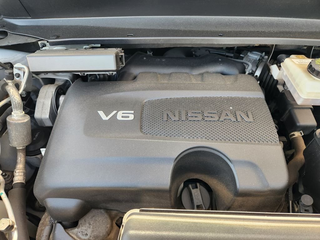 Used 2020 Silver Nissan S image 32