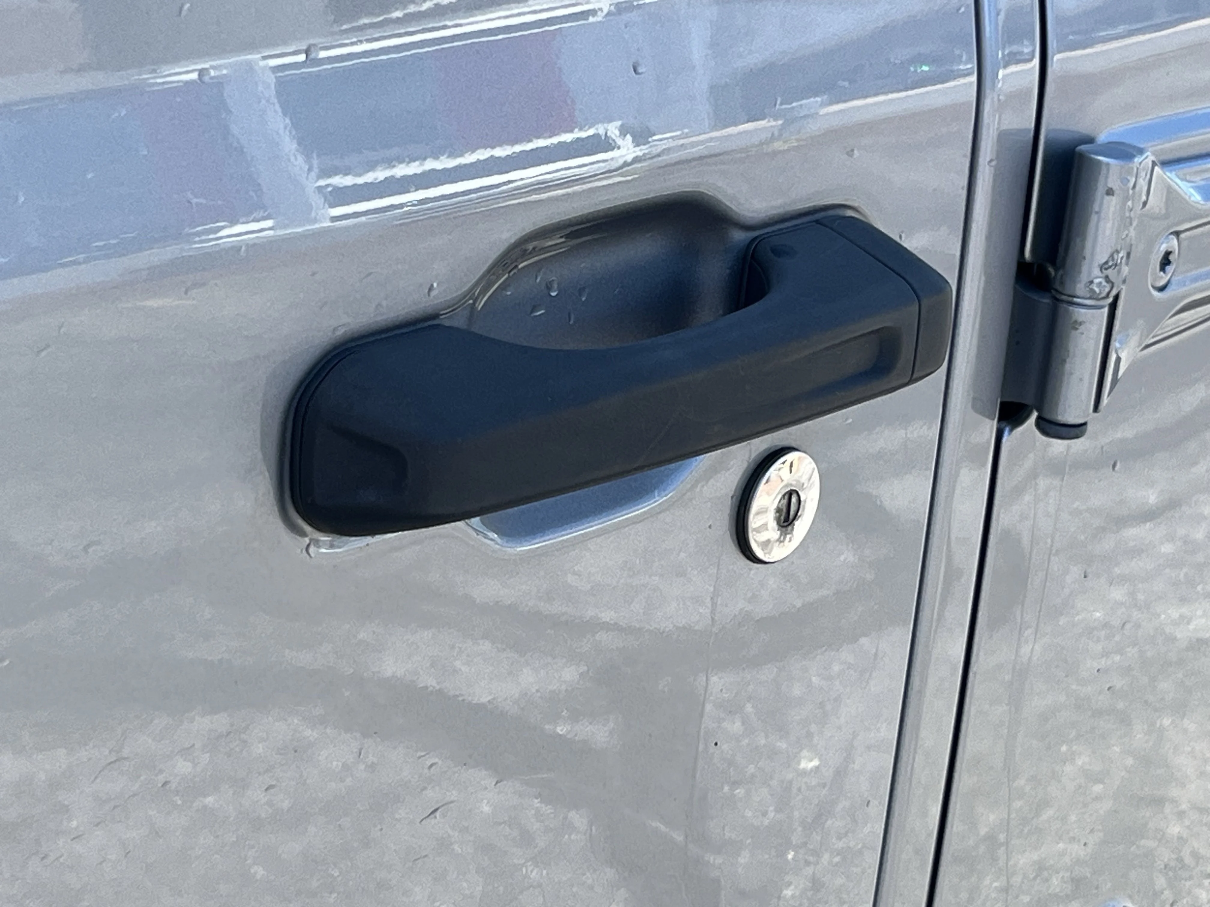 Used 2020 Billet Silver Metallic Jeep Sport image 14