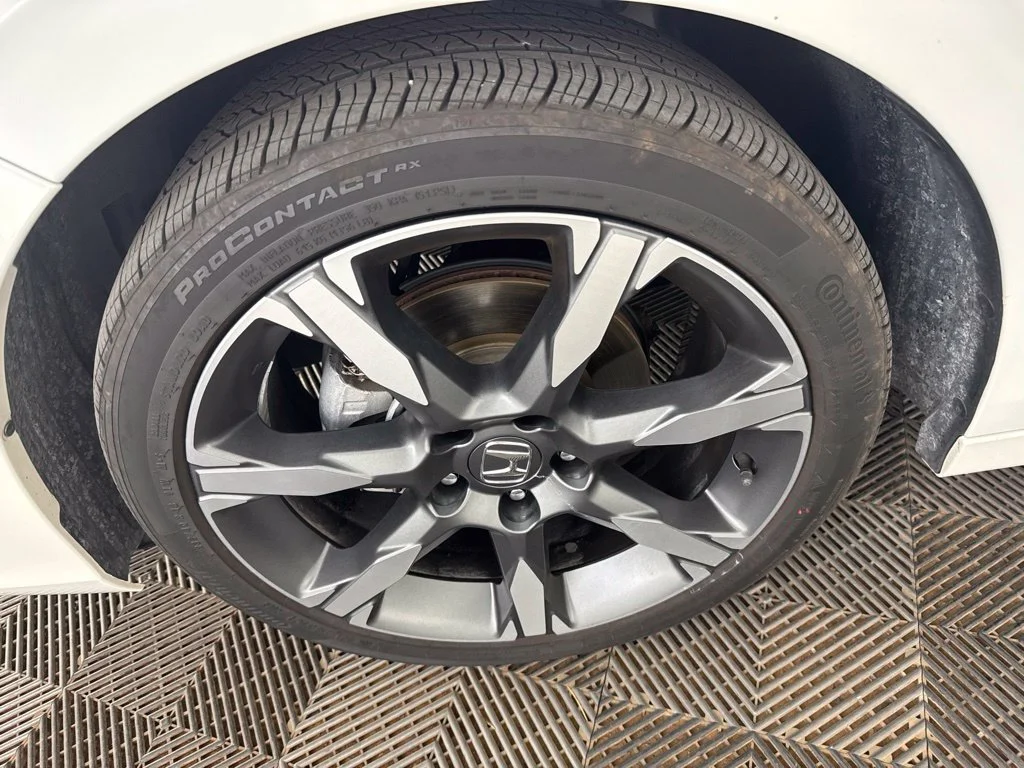 Used 2024 Silver Honda EX-L image 30