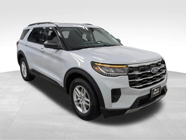 New 2026 Space White Metallic Ford Active image 48