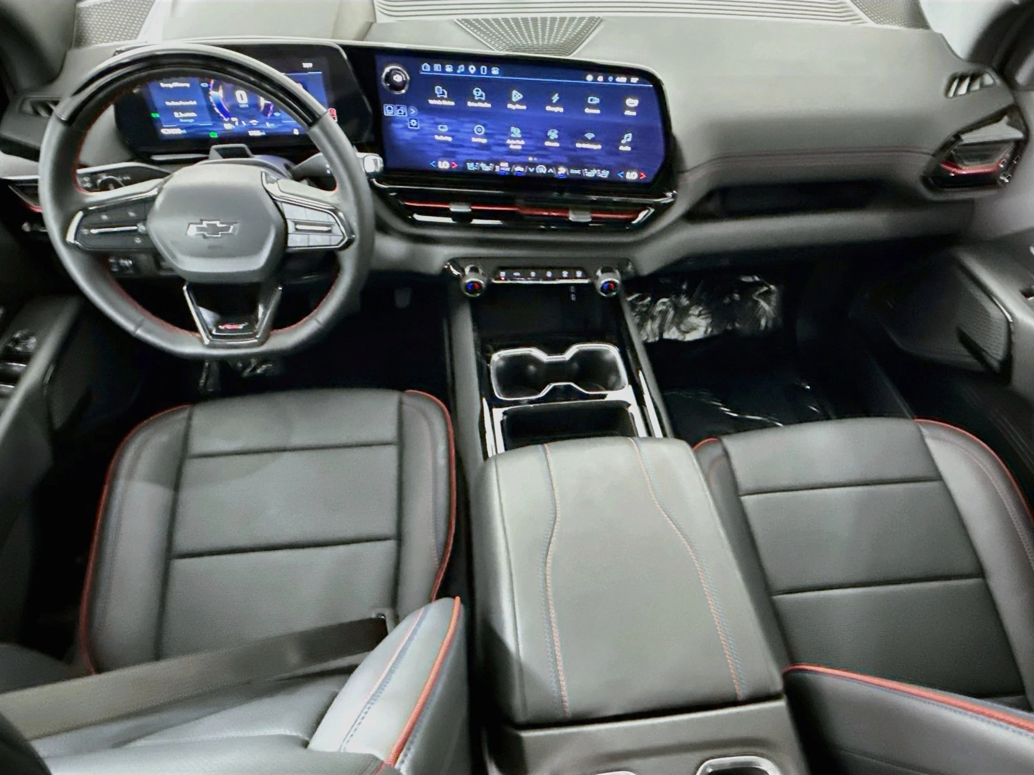 Used 2025 Summit White Chevrolet RST - Extended Range image 26