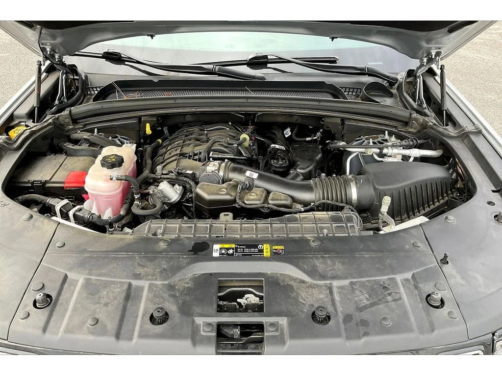 Used 2024  Jeep Limited image 8