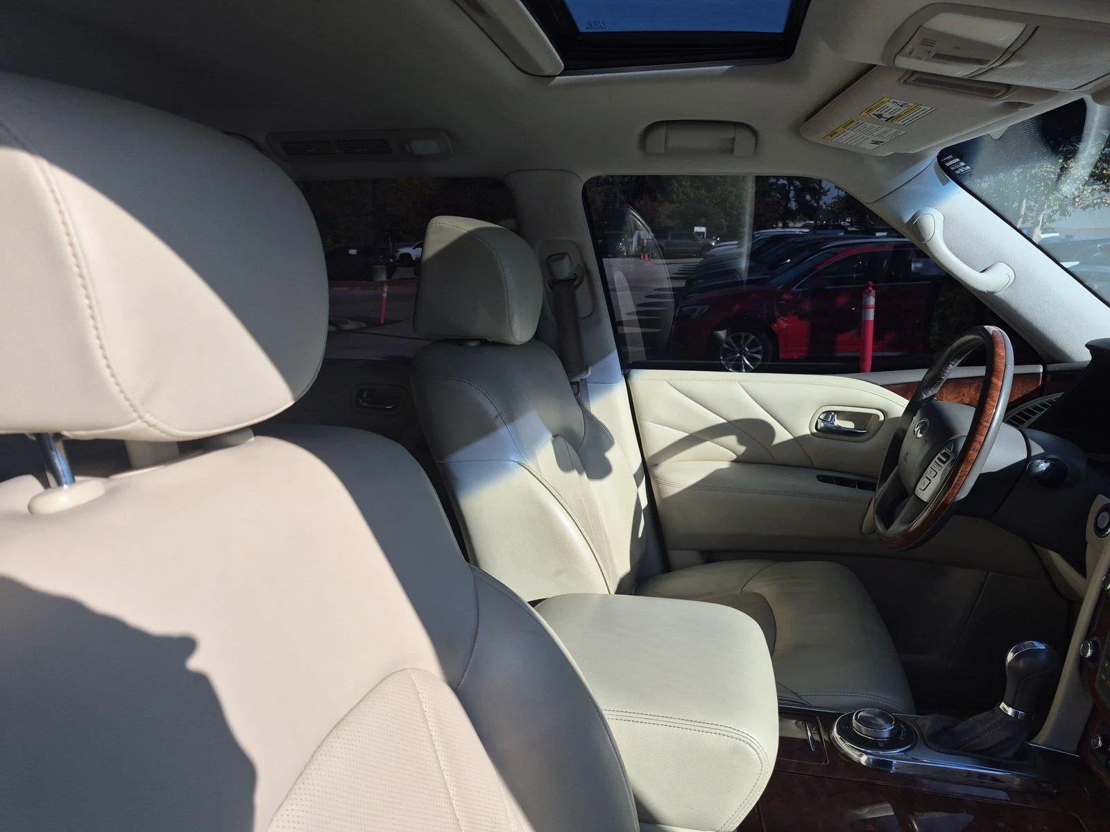 Used 2017 Majestic White INFINITI  image 37