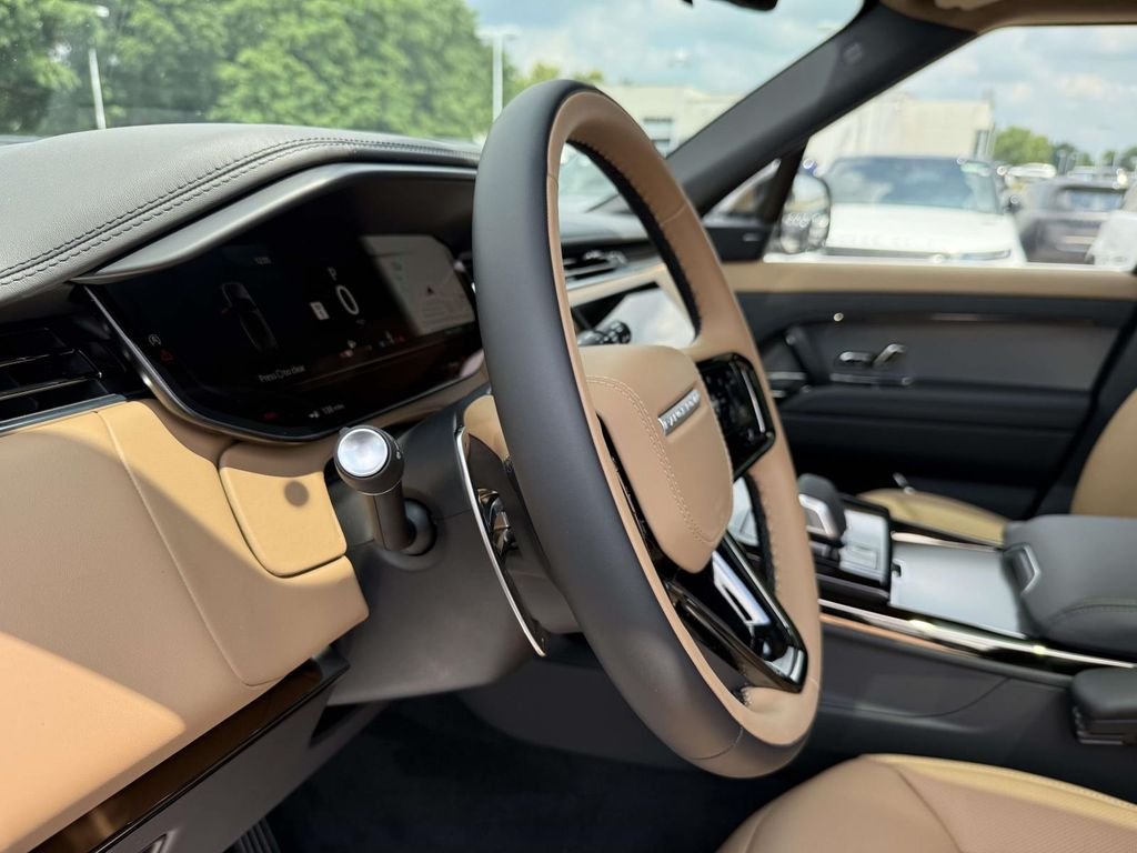 New 2026 Ostuni Pearl White Land Rover Dynamic SE image 12
