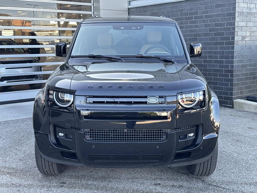 New 2026 Santorini Black Land Rover X-Dynamic SE image 2