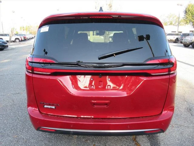 2026 Chrysler Pacifica Select - Photo 6