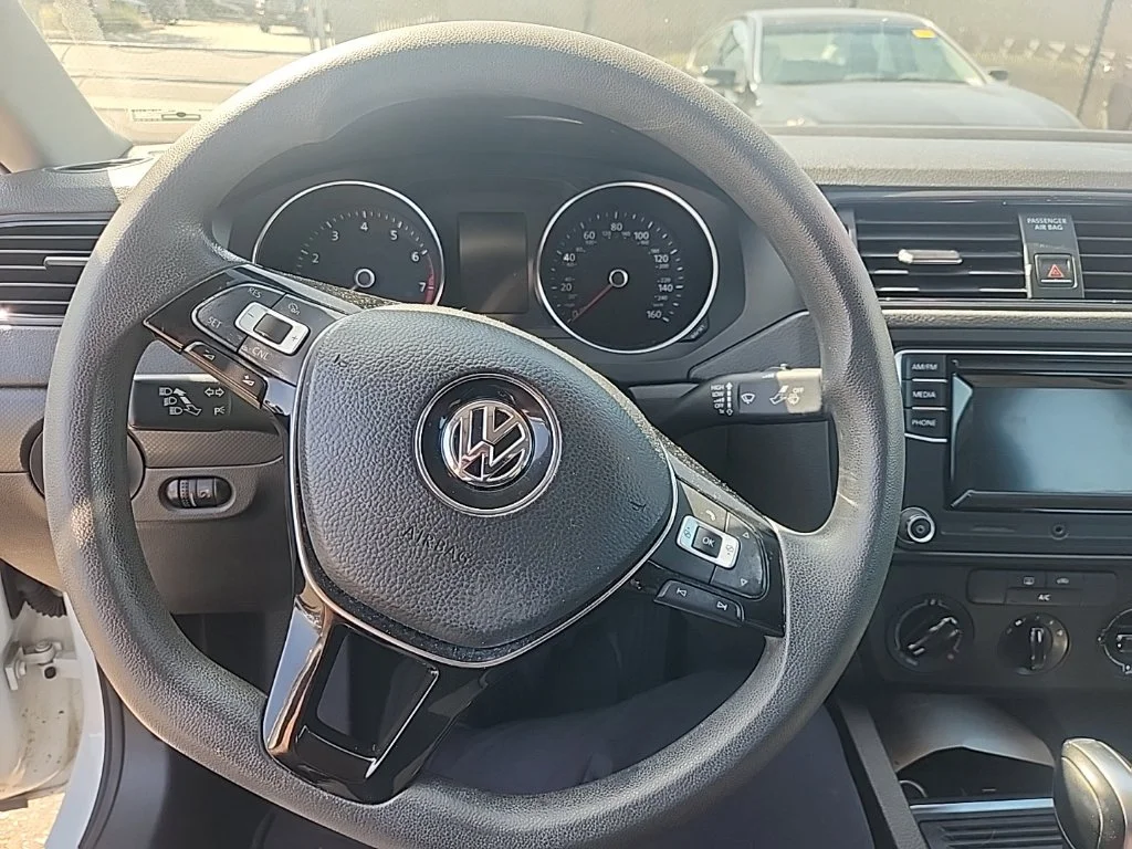 Used 2016 White Volkswagen 1.4T S image 20