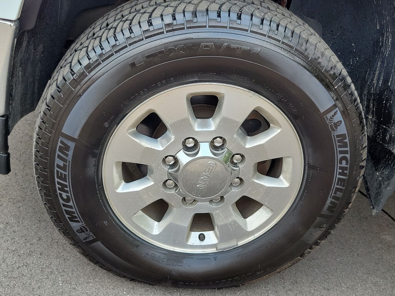 Used 2013 White GMC SLE image 6