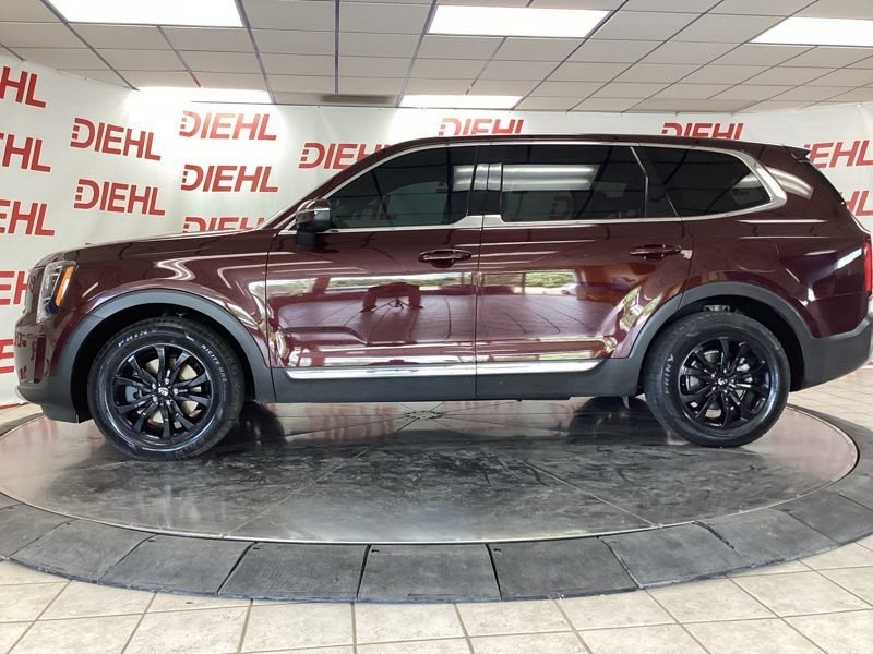 Used 2020 Purple Kia LX image 4
