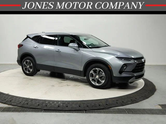 Used 2025 Gray Chevrolet LT image 1