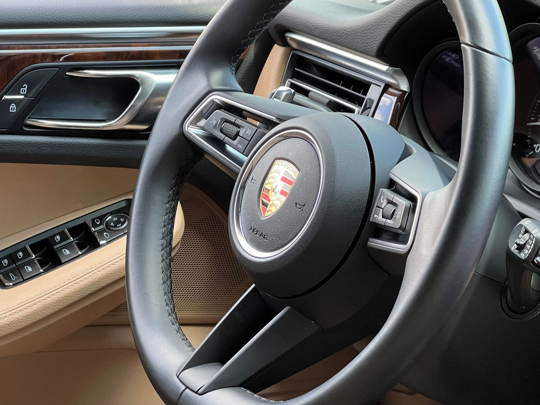 Used 2023 White Porsche Base image 26