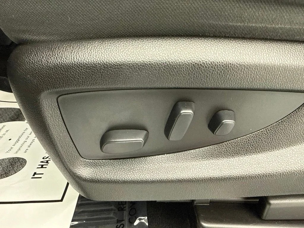 Used 2019 Silver Chevrolet LT image 18