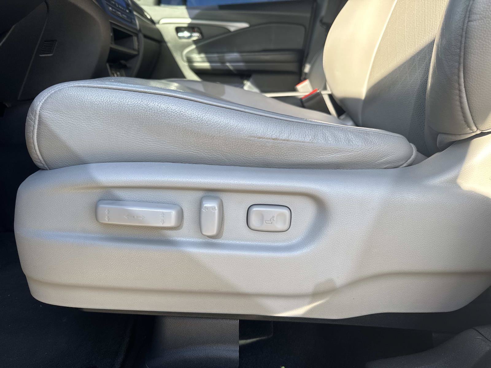 Used 2020  Honda EX-L image 16