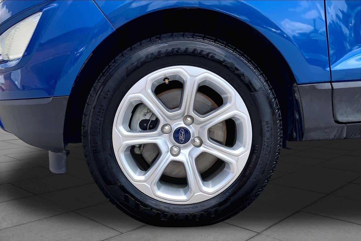 Used 2018 Lightning Blue Metallic Ford SE image 11