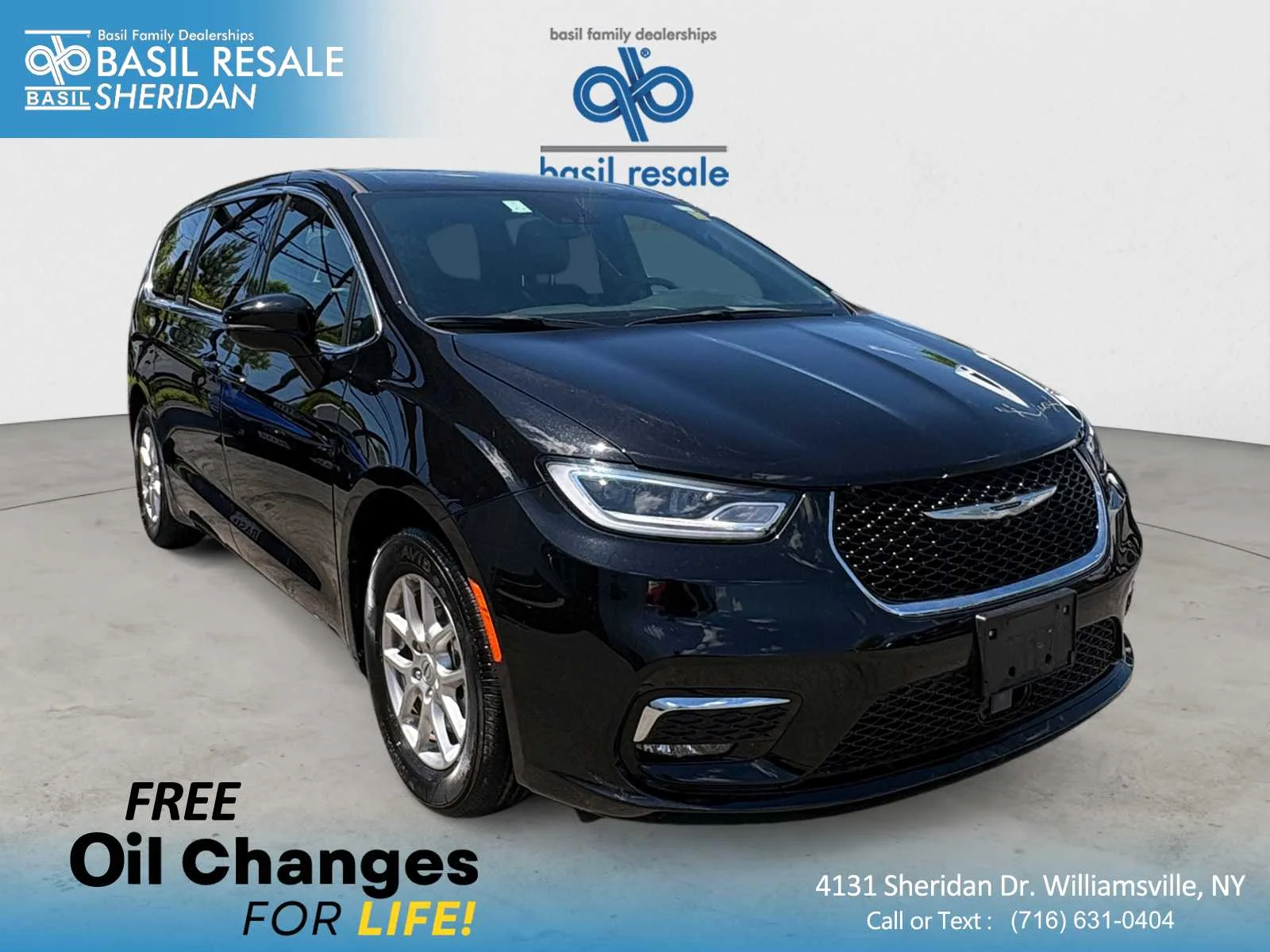 2025 Chrysler Pacifica Select's photo