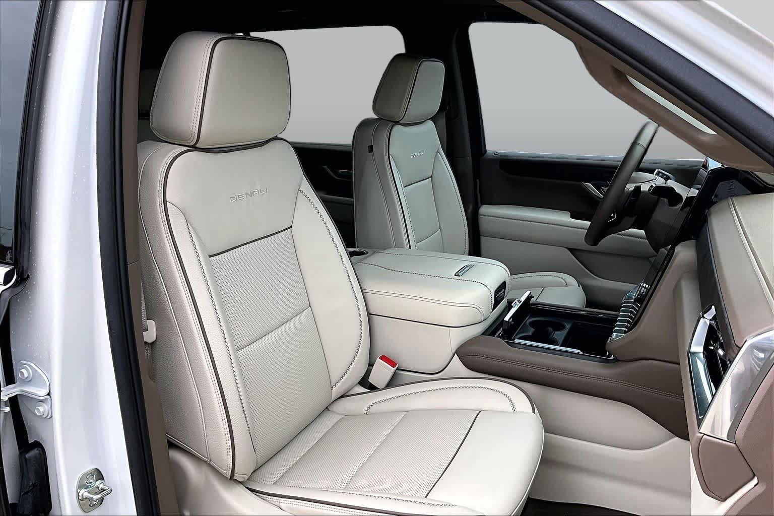 Used 2025 White Frost Tricoat GMC Denali image 9