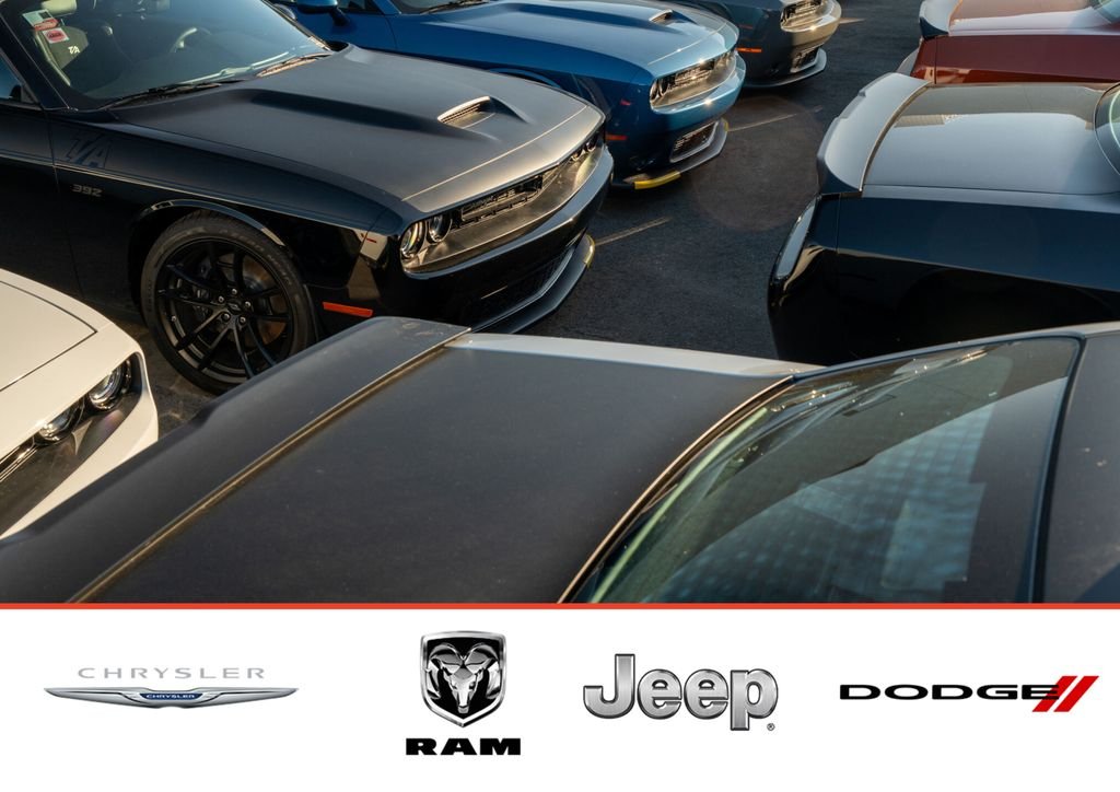 Used 2014 Blue Metallic Ford SE image 4