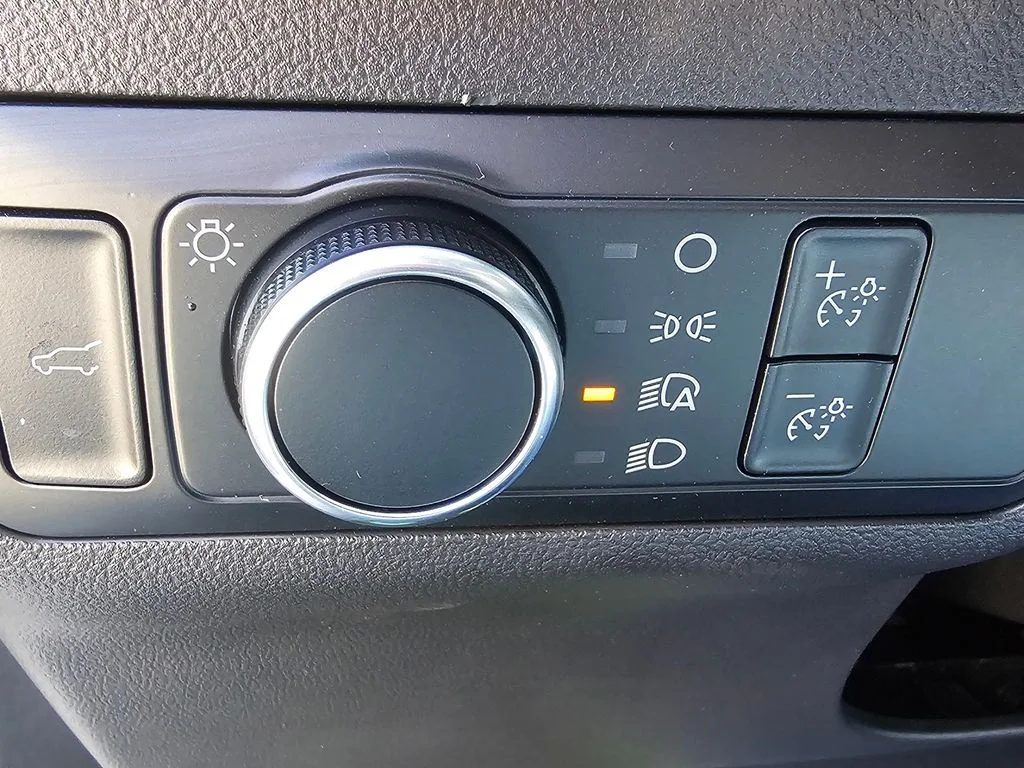 Used 2024 White Metallic Ford ST-Line image 25
