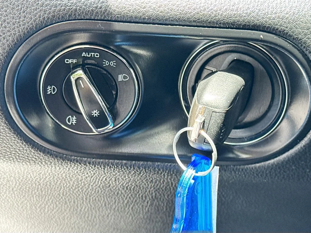 Used 2018  Porsche  image 11