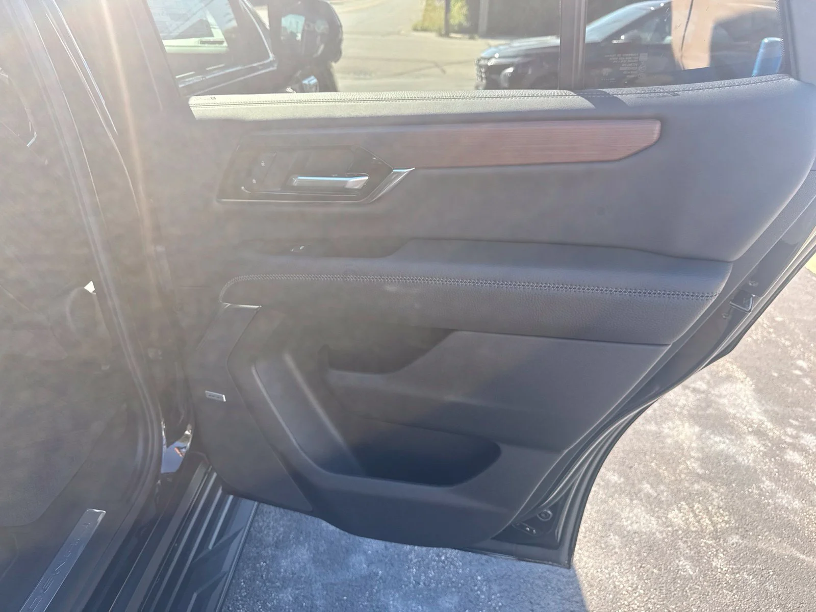 2026 GMC Yukon Denali - Photo 24