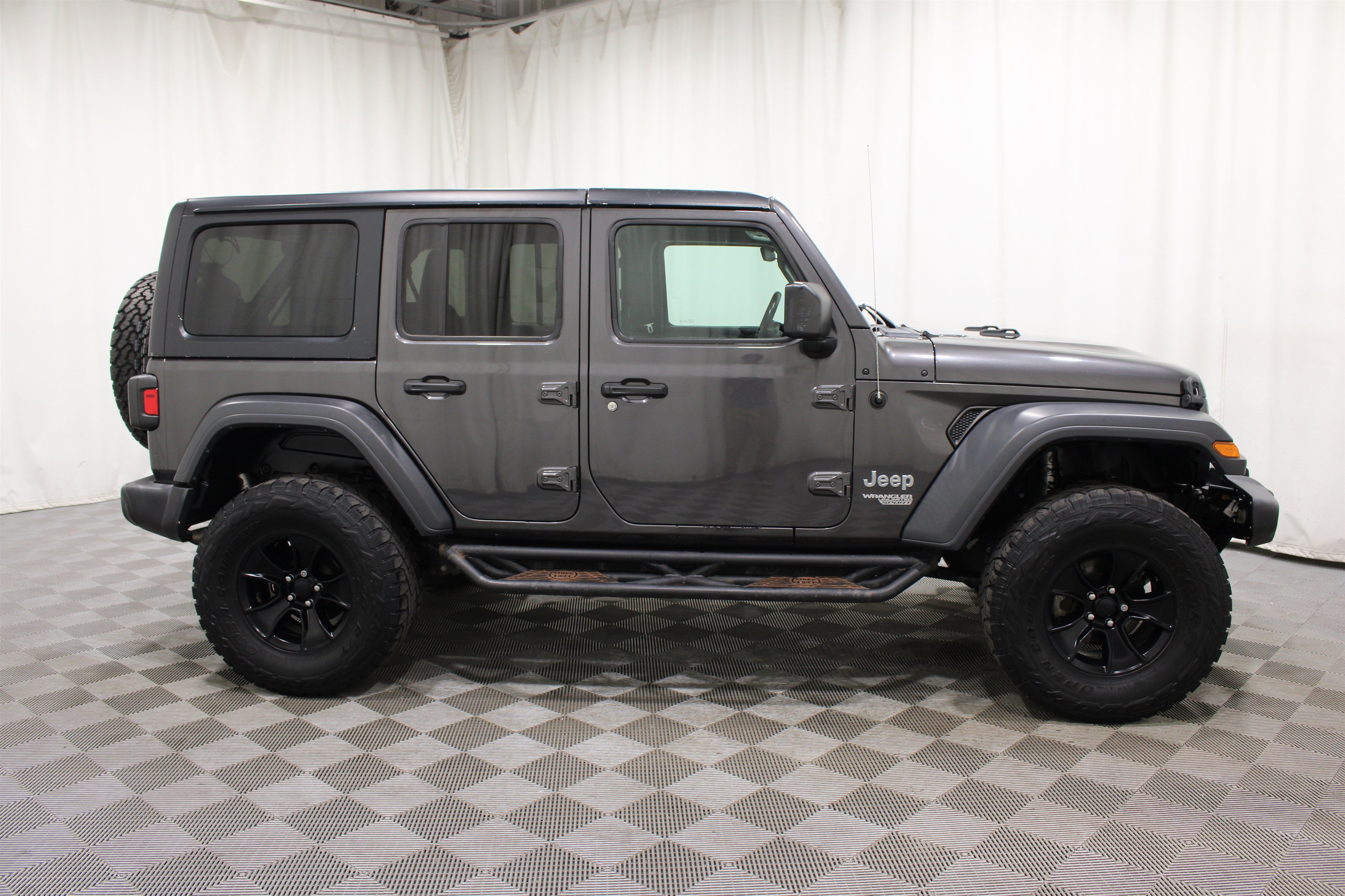 Used 2018 Granite Crystal Metallic Clearcoat Jeep Sport S image 27
