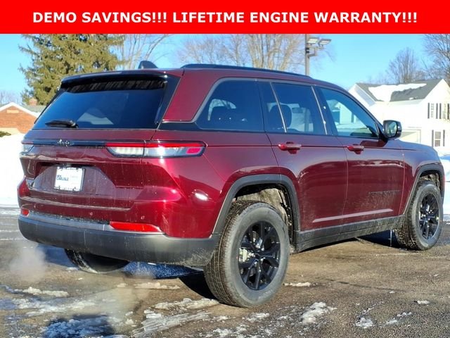 New 2026 Velvet Red Pearl-Coat Exterior Paint Jeep Altitude image 7