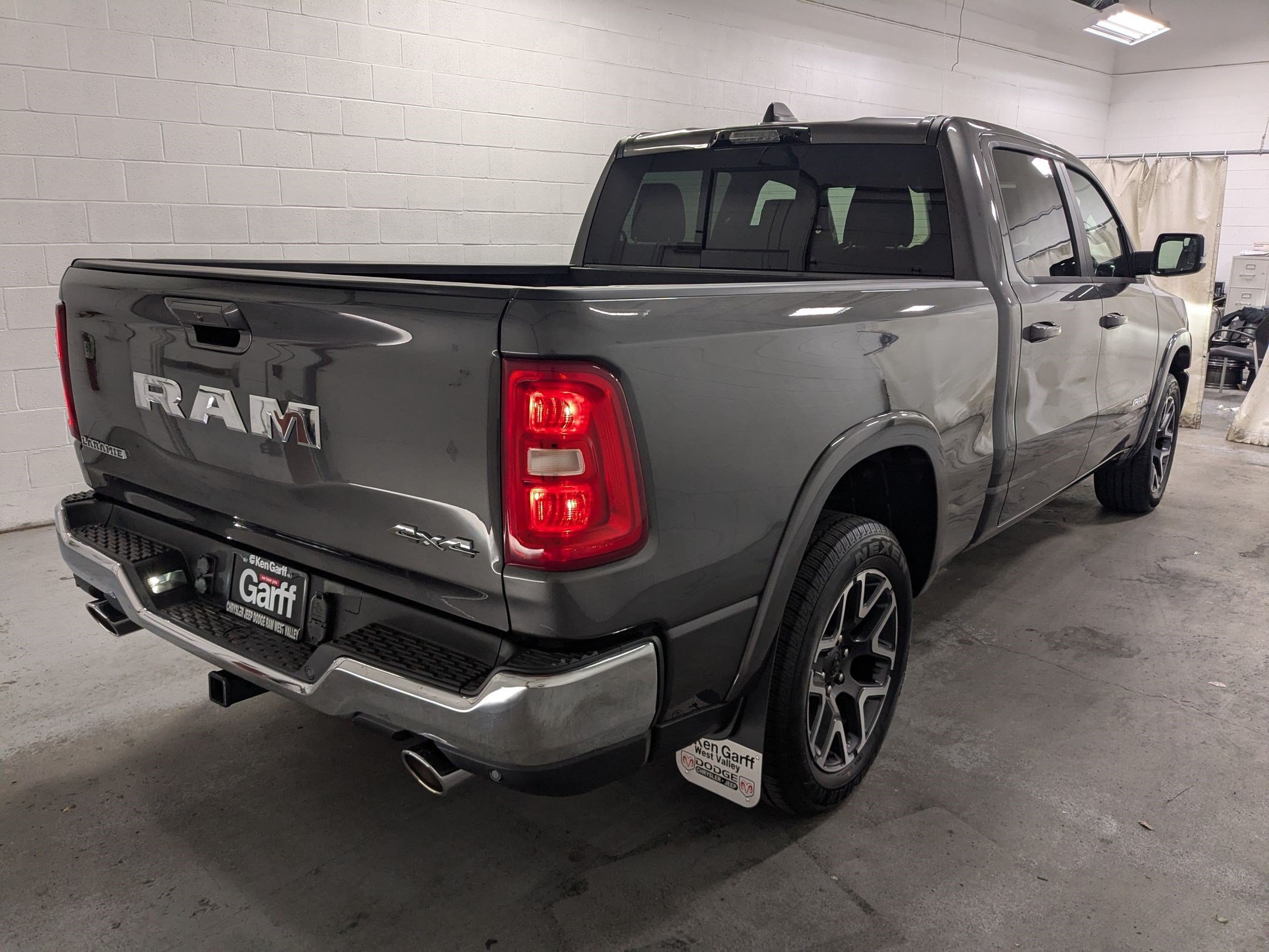 New 2026 Granite Crystal Metallic Clear-Coat Exterior Paint RAM Laramie image 4