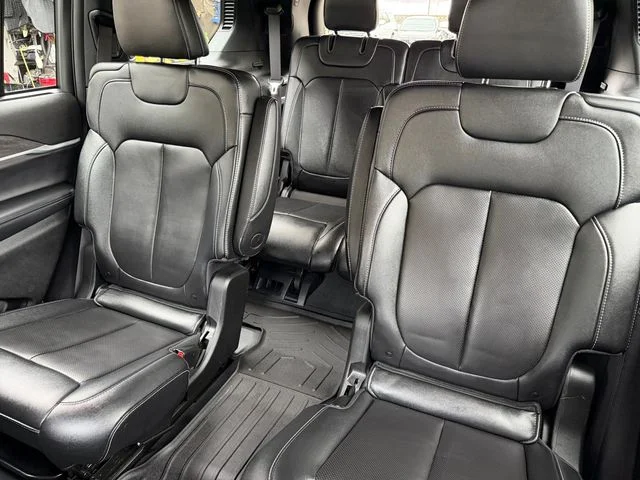 Used 2024 Gray Jeep Limited image 13