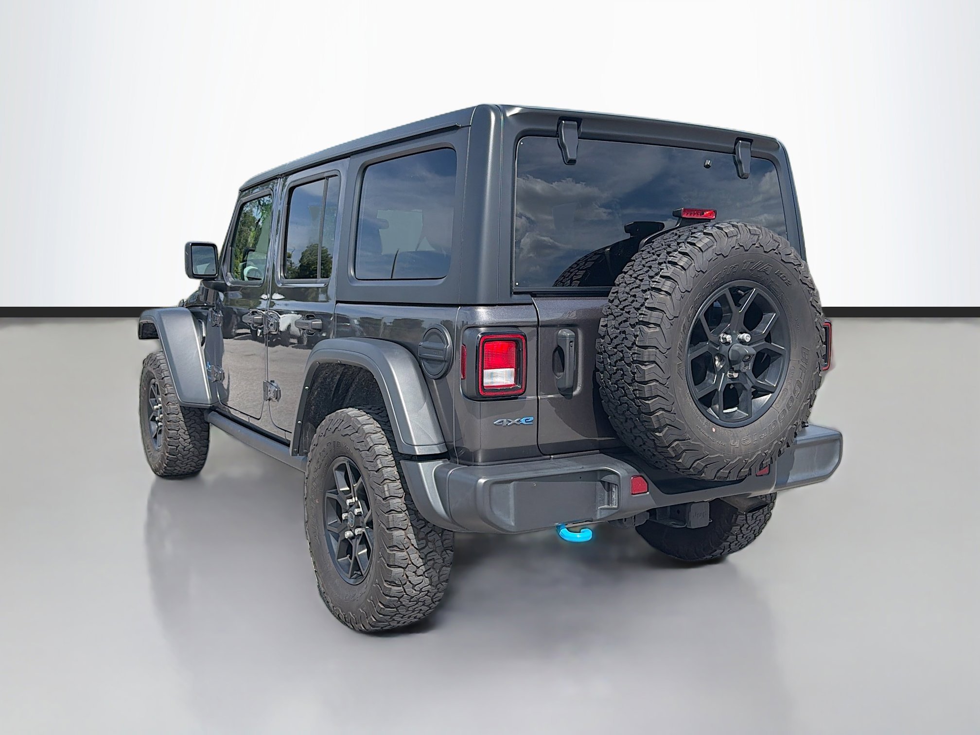 Used 2024 Granite Crystal Metallic Clearcoat Jeep Willys image 3