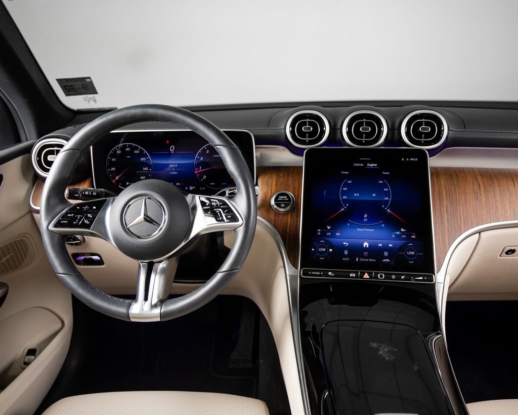 Certified Used 2025  Mercedes-Benz GLC 300 image 8