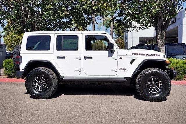 New 2026 Bright White Clear-Coat Exterior Paint Jeep Rubicon X image 7