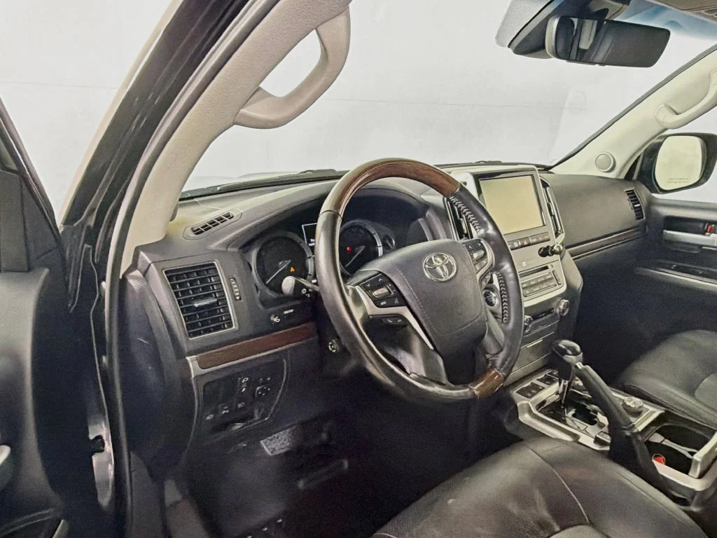 Certified Used 2018 Black Toyota Base image 10