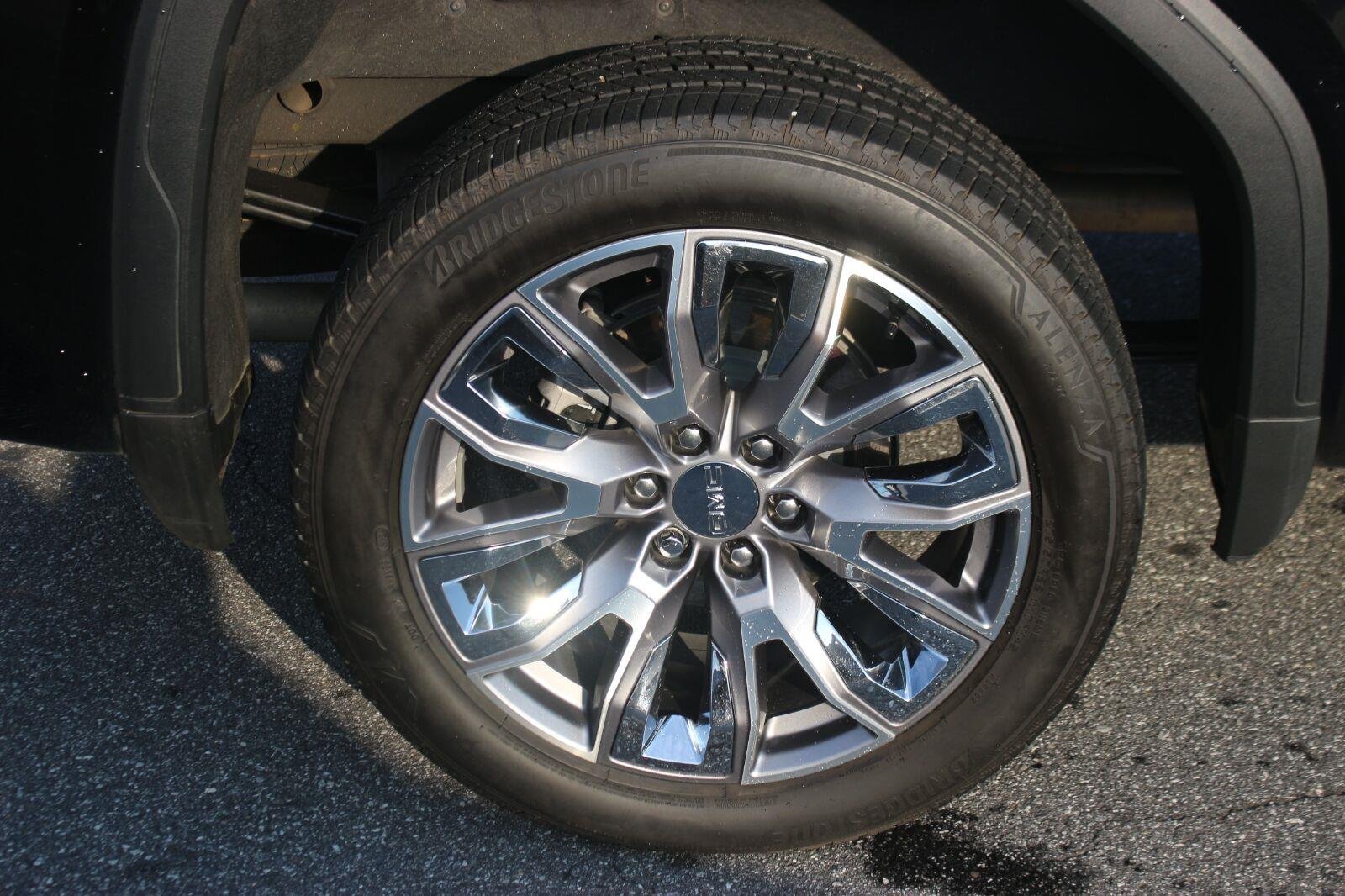 Used 2025 Onyx Black GMC Denali image 36