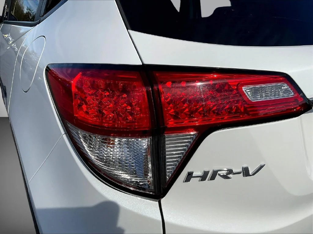 Used 2021  Honda EX image 23