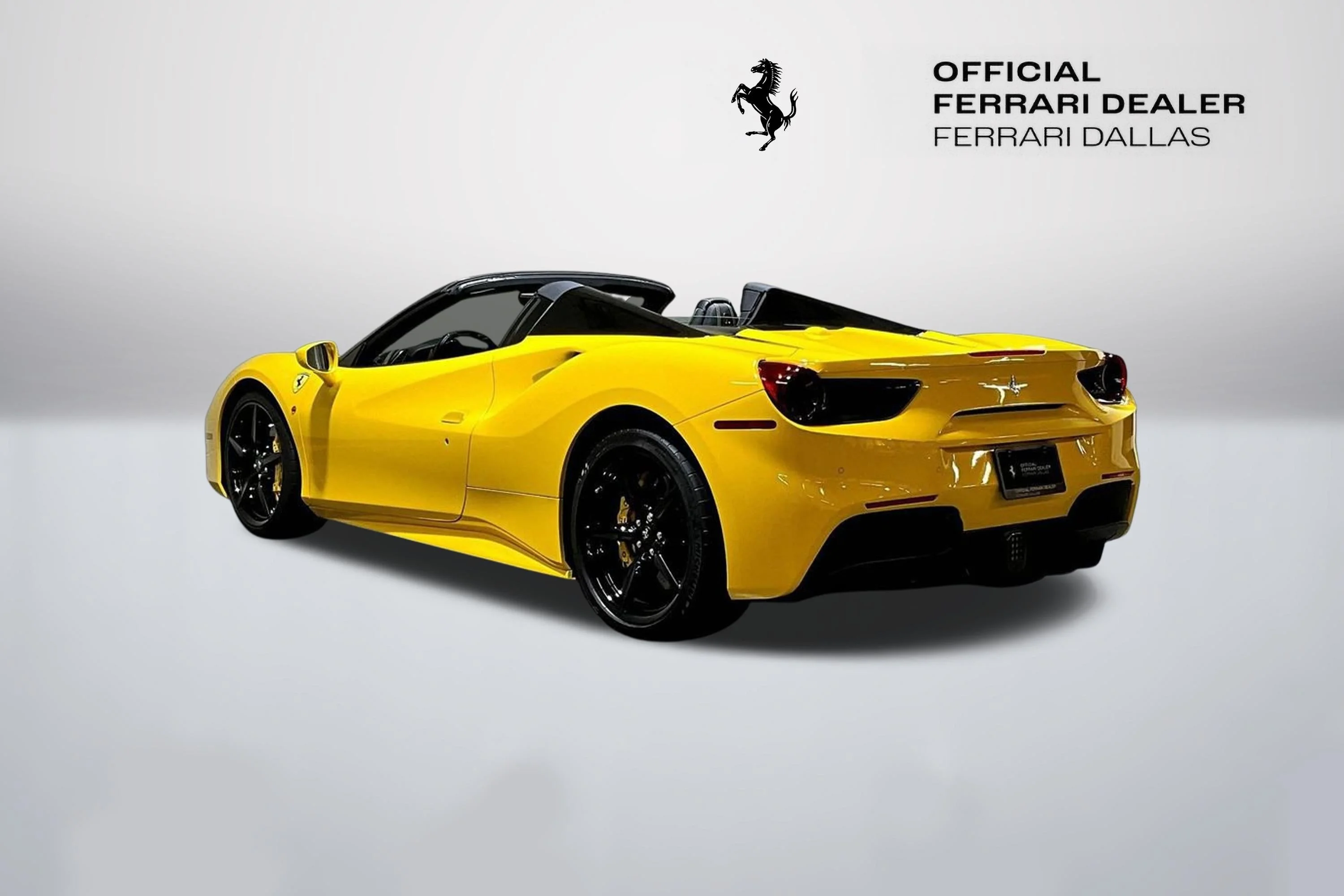 Used 2018 Giallo Modena Ferrari  image 5