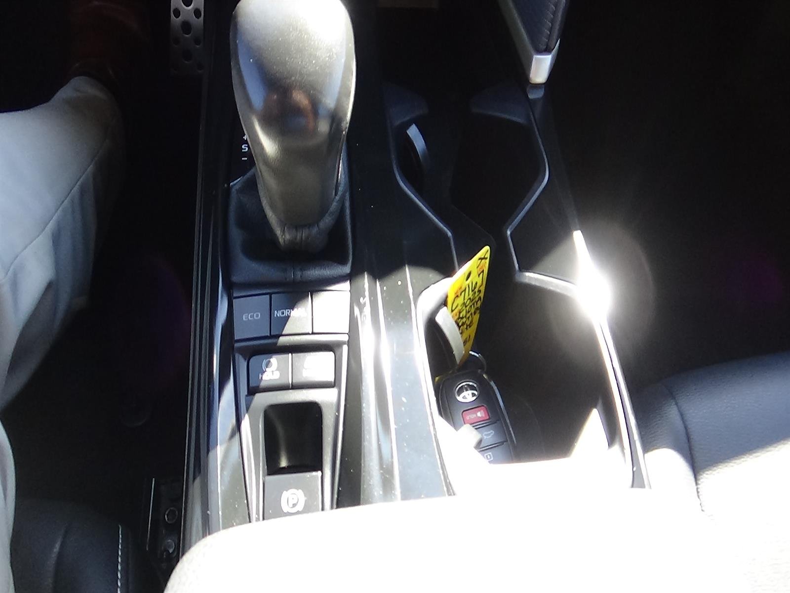 Used 2025 Ice Cap Toyota SE image 28