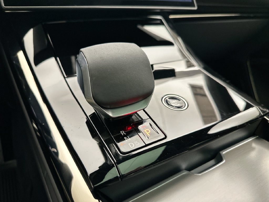 New 2027 Fuji White Land Rover Dynamic SE image 12