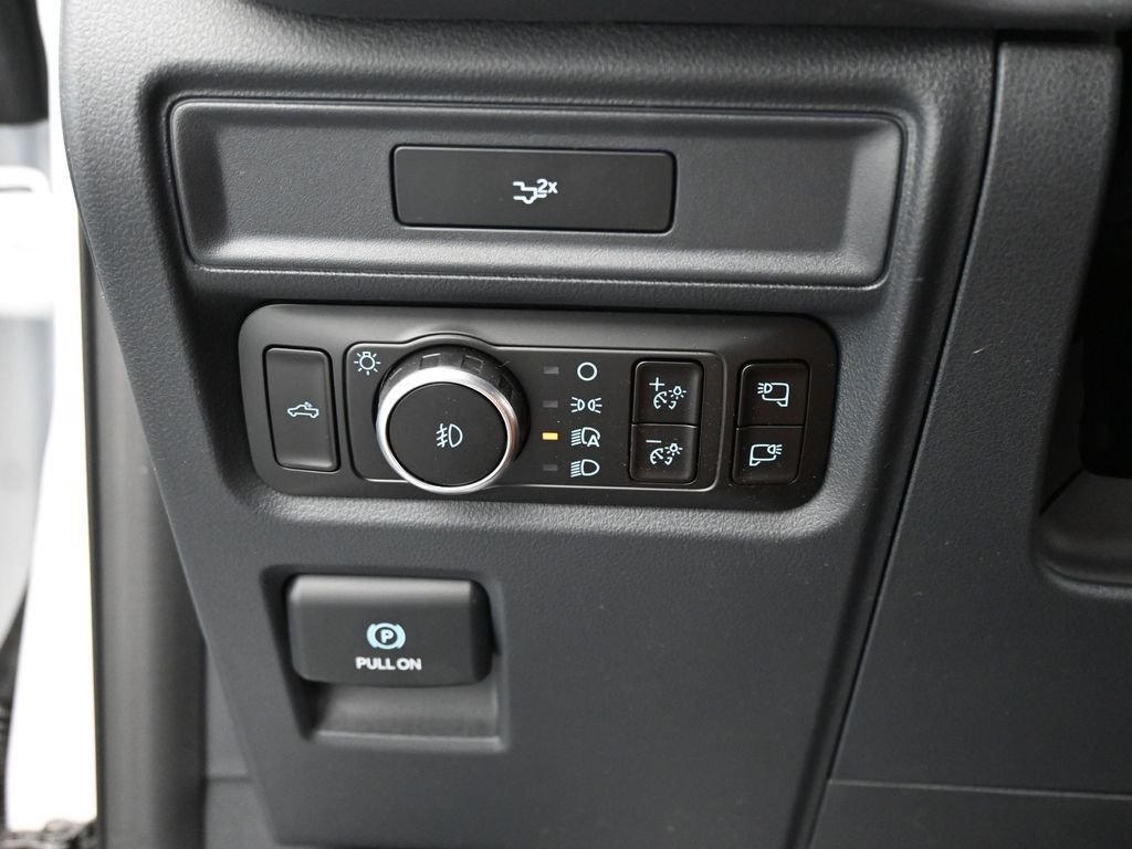 New 2026 Oxford White Ford XLT image 13