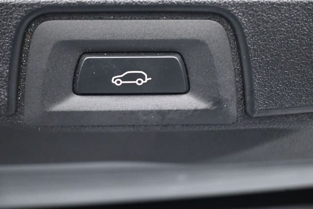 Used 2024 Gray BMW sDrive40i image 16